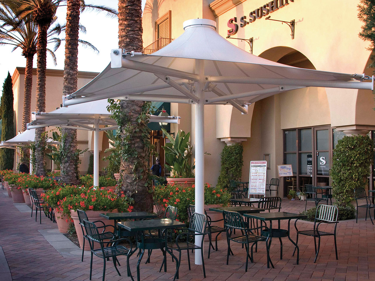 northpark plaza outside shade tables