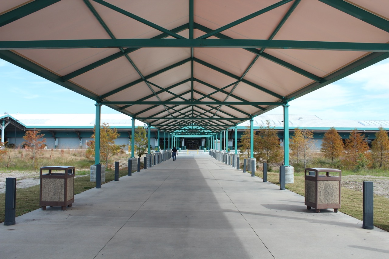 covered pedestrian walkway